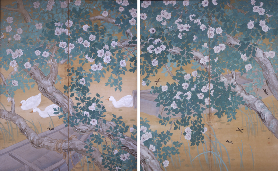 なんの花か咲く
