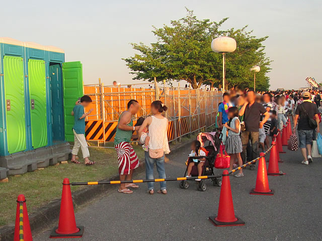 花火大会のトイレの様子